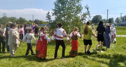 День села и Троица: народные гуляния объединили жителей Мамыкова в духе традиций