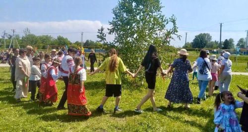День села и Троица: народные гуляния объединили жителей Мамыкова в духе традиций