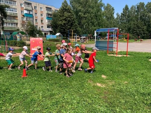 Нурлатские дошколята весело проводят лето: спорт, творчество и дружба!