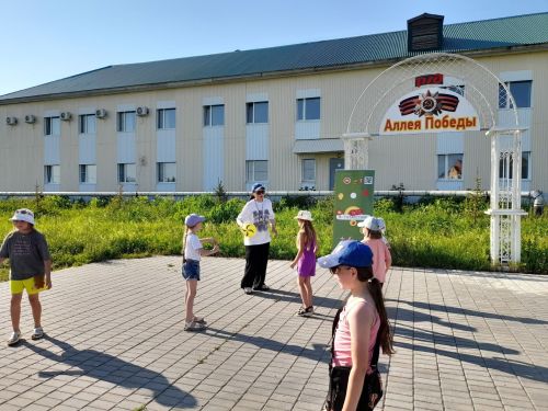 «Нескучные игры» собрали детей в сквере «Железнодорожников»
