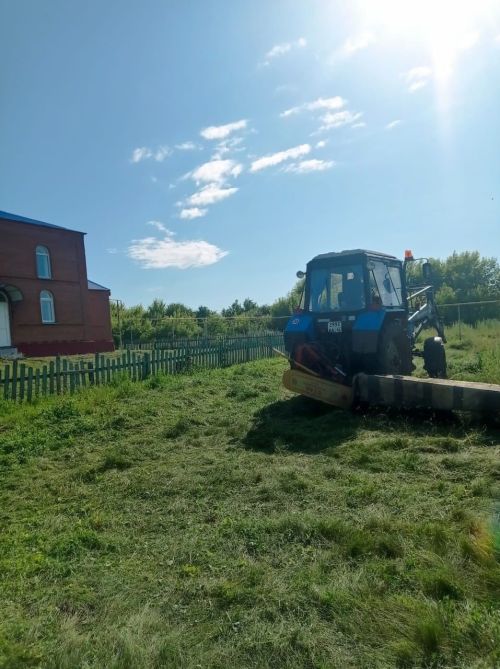Приход Петра и Павла провёл совместный субботник