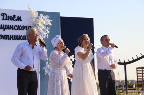 Плотнику Нурлатской ЦРБ с 55-летним стажем вручили сертификат на санаторное лечение