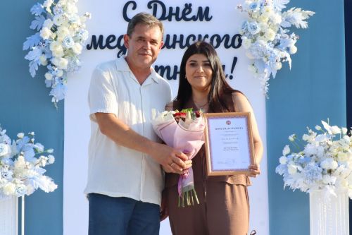 Плотнику Нурлатской ЦРБ с 55-летним стажем вручили сертификат на санаторное лечение