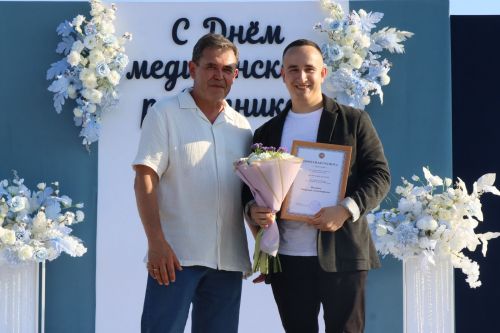 Плотнику Нурлатской ЦРБ с 55-летним стажем вручили сертификат на санаторное лечение