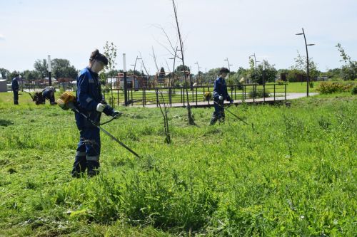Как нурлатские школьники проводят лето с пользой: работа, зарплата и благоустройство парков
