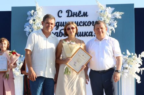 Плотнику Нурлатской ЦРБ с 55-летним стажем вручили сертификат на санаторное лечение