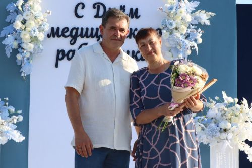 Плотнику Нурлатской ЦРБ с 55-летним стажем вручили сертификат на санаторное лечение