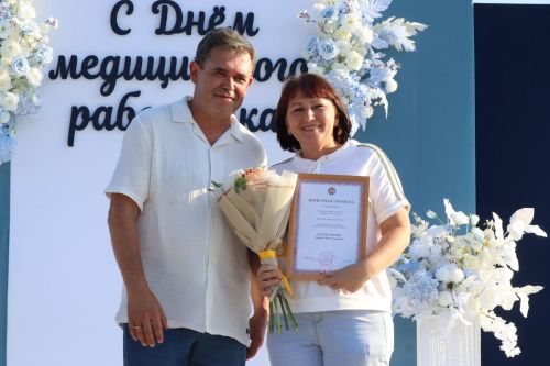 Плотнику Нурлатской ЦРБ с 55-летним стажем вручили сертификат на санаторное лечение
