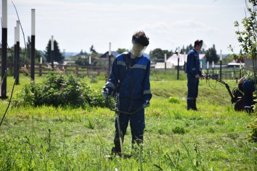 Как нурлатские школьники проводят лето с пользой: работа, зарплата и благоустройство парков