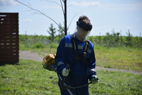 Как нурлатские школьники проводят лето с пользой: работа, зарплата и благоустройство парков