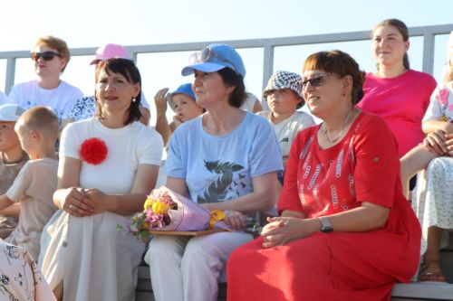 Плотнику Нурлатской ЦРБ с 55-летним стажем вручили сертификат на санаторное лечение
