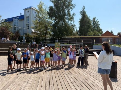 Праздничная программа прошла в парке на улице Шашина