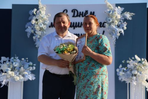 Плотнику Нурлатской ЦРБ с 55-летним стажем вручили сертификат на санаторное лечение