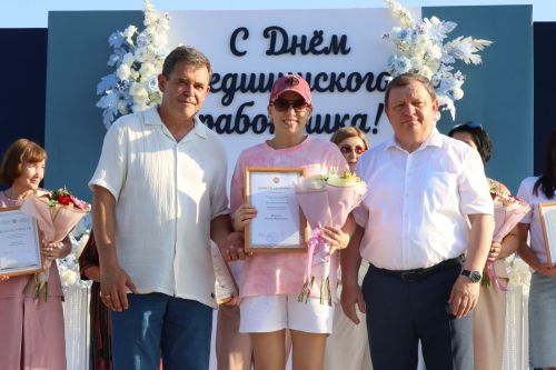 Плотнику Нурлатской ЦРБ с 55-летним стажем вручили сертификат на санаторное лечение