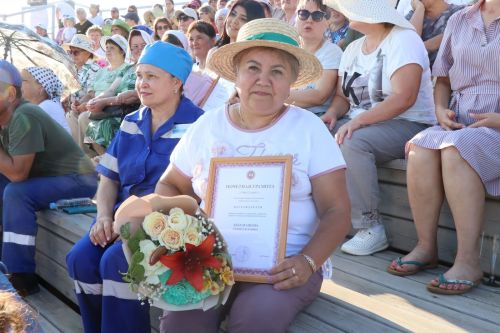 Плотнику Нурлатской ЦРБ с 55-летним стажем вручили сертификат на санаторное лечение
