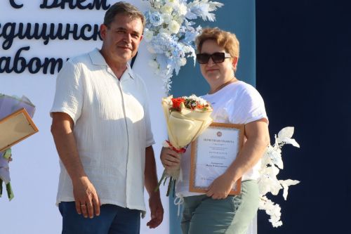 Плотнику Нурлатской ЦРБ с 55-летним стажем вручили сертификат на санаторное лечение