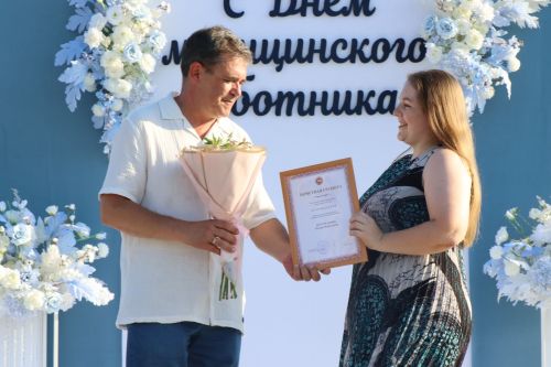 Плотнику Нурлатской ЦРБ с 55-летним стажем вручили сертификат на санаторное лечение