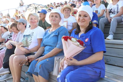 Плотнику Нурлатской ЦРБ с 55-летним стажем вручили сертификат на санаторное лечение
