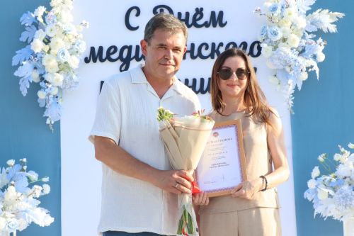 Плотнику Нурлатской ЦРБ с 55-летним стажем вручили сертификат на санаторное лечение