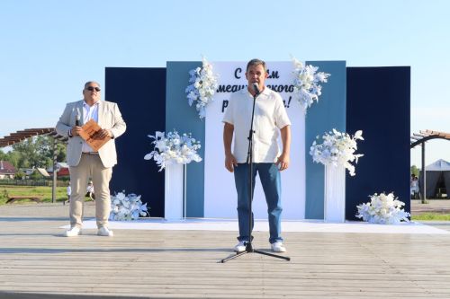 Плотнику Нурлатской ЦРБ с 55-летним стажем вручили сертификат на санаторное лечение