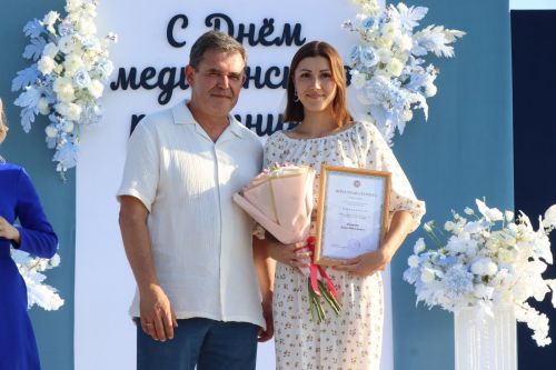 Плотнику Нурлатской ЦРБ с 55-летним стажем вручили сертификат на санаторное лечение