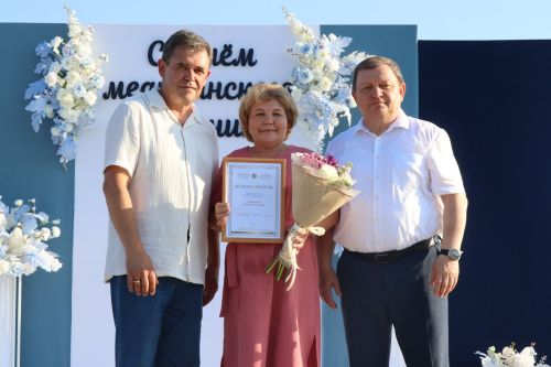 Плотнику Нурлатской ЦРБ с 55-летним стажем вручили сертификат на санаторное лечение