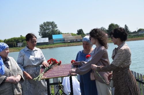 В Бикулове увековечили память бывшего главы Нурлатского района Алмаза Ахметшина