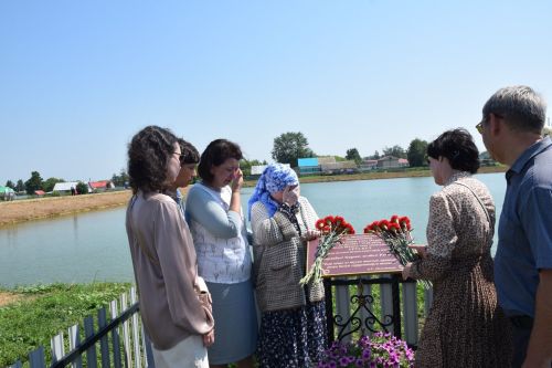 В Бикулове увековечили память бывшего главы Нурлатского района Алмаза Ахметшина