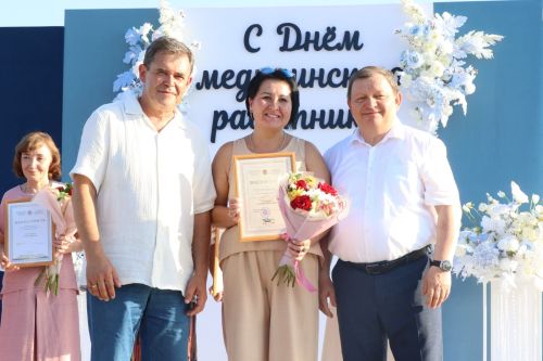 Плотнику Нурлатской ЦРБ с 55-летним стажем вручили сертификат на санаторное лечение
