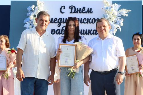 Плотнику Нурлатской ЦРБ с 55-летним стажем вручили сертификат на санаторное лечение