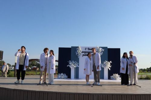 Плотнику Нурлатской ЦРБ с 55-летним стажем вручили сертификат на санаторное лечение