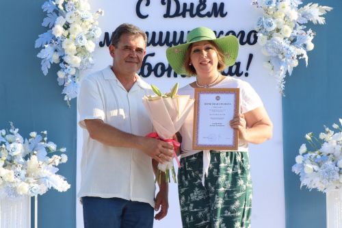 Плотнику Нурлатской ЦРБ с 55-летним стажем вручили сертификат на санаторное лечение