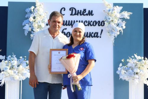 Плотнику Нурлатской ЦРБ с 55-летним стажем вручили сертификат на санаторное лечение