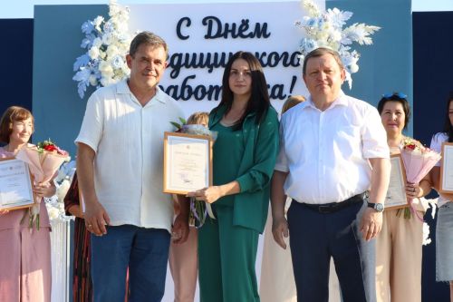 Плотнику Нурлатской ЦРБ с 55-летним стажем вручили сертификат на санаторное лечение