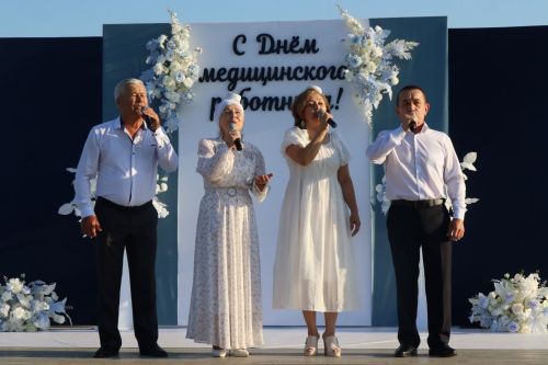 Плотнику Нурлатской ЦРБ с 55-летним стажем вручили сертификат на санаторное лечение