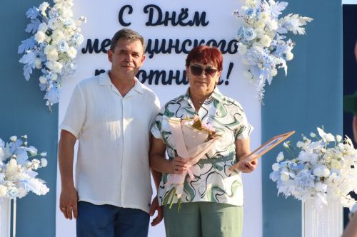 Плотнику Нурлатской ЦРБ с 55-летним стажем вручили сертификат на санаторное лечение
