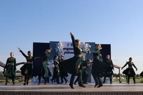 Плотнику Нурлатской ЦРБ с 55-летним стажем вручили сертификат на санаторное лечение