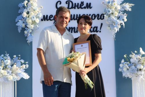 Плотнику Нурлатской ЦРБ с 55-летним стажем вручили сертификат на санаторное лечение