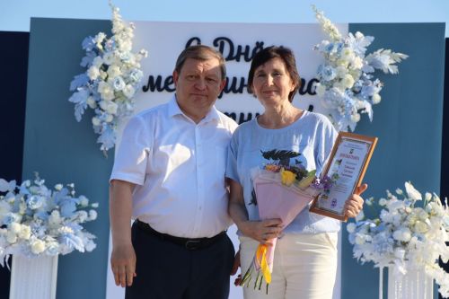 Плотнику Нурлатской ЦРБ с 55-летним стажем вручили сертификат на санаторное лечение