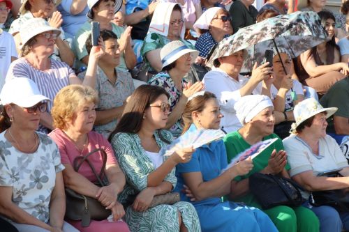 Плотнику Нурлатской ЦРБ с 55-летним стажем вручили сертификат на санаторное лечение