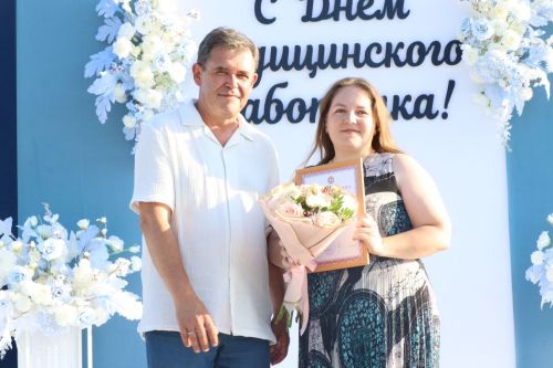 Плотнику Нурлатской ЦРБ с 55-летним стажем вручили сертификат на санаторное лечение