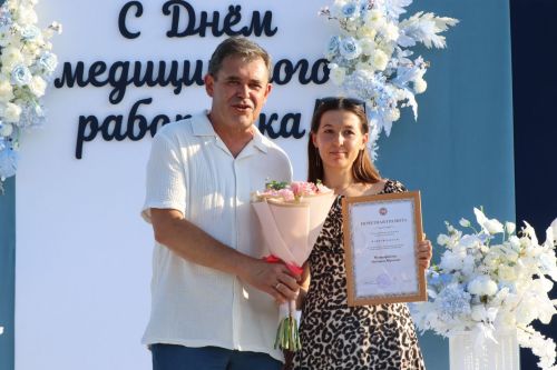 Плотнику Нурлатской ЦРБ с 55-летним стажем вручили сертификат на санаторное лечение