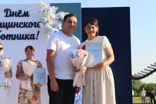 Плотнику Нурлатской ЦРБ с 55-летним стажем вручили сертификат на санаторное лечение