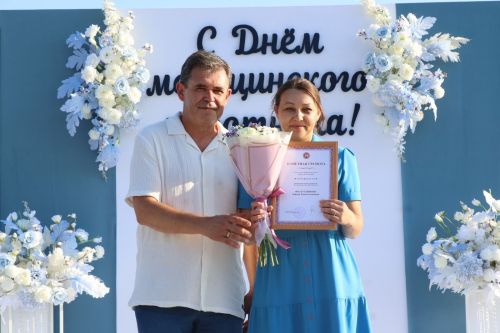 Плотнику Нурлатской ЦРБ с 55-летним стажем вручили сертификат на санаторное лечение