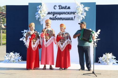 Плотнику Нурлатской ЦРБ с 55-летним стажем вручили сертификат на санаторное лечение