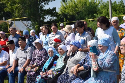 В Бикулове увековечили память бывшего главы Нурлатского района Алмаза Ахметшина