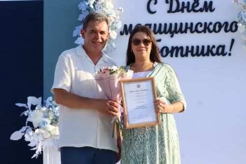 Плотнику Нурлатской ЦРБ с 55-летним стажем вручили сертификат на санаторное лечение