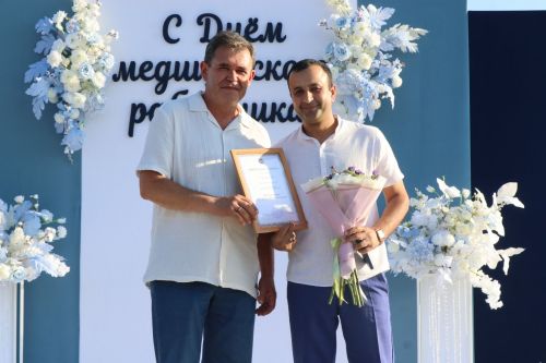 Плотнику Нурлатской ЦРБ с 55-летним стажем вручили сертификат на санаторное лечение