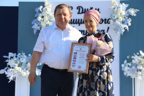 Плотнику Нурлатской ЦРБ с 55-летним стажем вручили сертификат на санаторное лечение