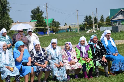 В Бикулове увековечили память бывшего главы Нурлатского района Алмаза Ахметшина
